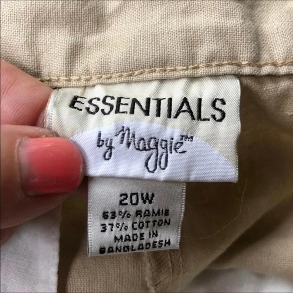 Essentials shorts women’s